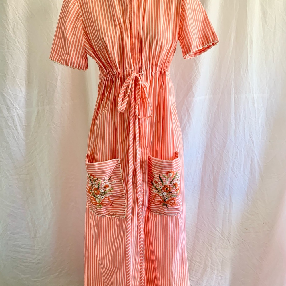 Vintage 1970s dress lounge coat embroidered pockets cottagecore prairie 10